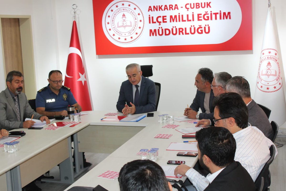 OKUL GÜVENLİK TOPLANTISI YAPILDI

2025-2026 eğitim-öğretim yılı Okul Güvenliği Toplantısı, 9 Eylül Salı günü İlçe Milli Eğitim Müdürlüğü Toplantı Salonunda, İlçe Kaymakamımız Sayın Vehbi BAKIR başkanlığında gerçekleştirildi.