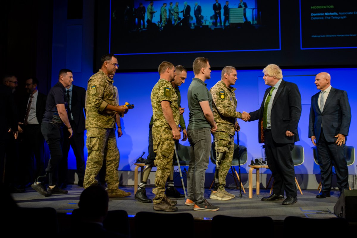 BorisJohnson's tweet image. Last night I attended the Ukraine Freedom Summit supported by the Borderlands Foundation.

For over three years the Ukrainians have fought and defended their country. We must drop this ghastly moral equivalence between Putin and Zelenskyy. There is no shared responsibility for…
