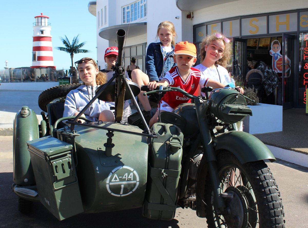 Clacton Pier is proud to support our Armed Forces. 

On Saturday 13th and Sunday 14th, serving personnel and veterans can claim up to 4 FREE Unlimited Rides Wristbands per family.  Show valid service ID or a DDS Official Veterans Discount Card at the ticket box to collect.🙌