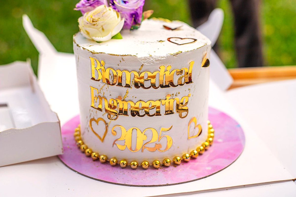 compengKNUST's tweet image. 📍Final year Biomedical Engineering students had a picnic to enjoy good food, laughter, and their last moments together.

The highlight was the cake, white, decorated in gold with 𝐵𝑖𝑜𝑚𝑒𝑑𝑖𝑐𝑎𝑙 𝐸𝑛𝑔𝑖𝑛𝑒𝑒𝑟𝑖𝑛𝑔 2025 written on it.