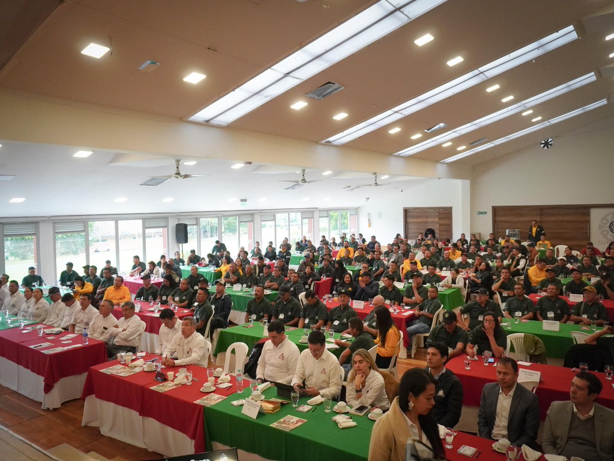 FedeCafeteros's tweet image. ¡Nuestro peso está en la verdad y en la fuerza de todos! Hoy estamos en Nariño porque tenemos toneladas de razones para seguir trabajando por Colombia, por el café y por las más de 560 mil familias cafeteras que lo hacen posible.

#MásFederación #LaFuerzaDeTodos #NariñoEsCafé