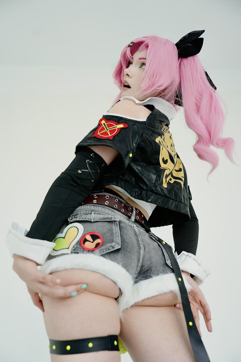 cinaritsa's tweet photo. Oops 🤭 #cosplay #cos #cosplayer #anime #animecosplay #zzz #ZenlessZoneZero https://t.co/DZatFPyro4