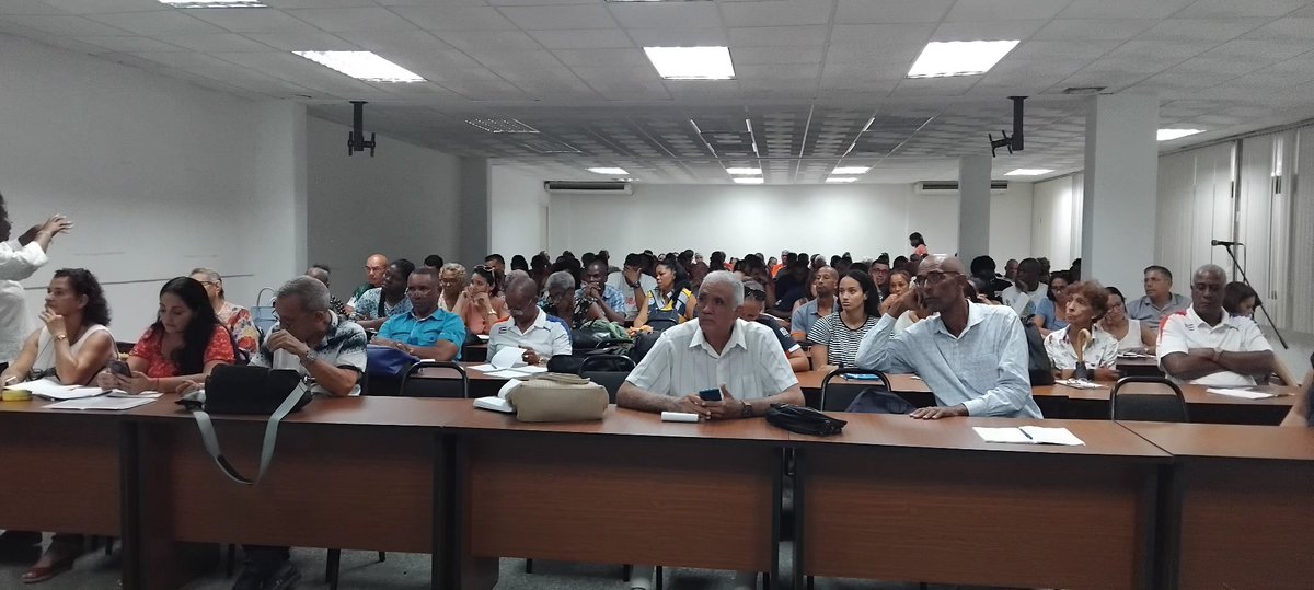 LeonardINDER's tweet photo. Desarrollamos el seminario de preparación de inicio del curso escolar 2025-2026 en la ESFAAR "Giraldo Córdova Cardín" con las motivaciones de los reciente Juegos Panamericanos  #CubaVencerá #UnidosXCuba #DeporteCubano https://t.co/fnH333w9h4