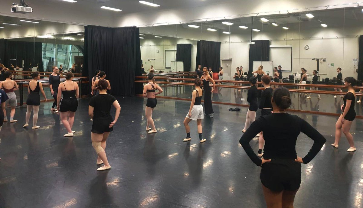 Residenza Artistica e corsi a <a href="/LASALLESG/">LASALLE College of the Arts</a> di Singapore: Simona Cieri crea la coreografia per il Diploma in Dance e insegna anche al corso BA (Hons) International Contemp Dance Practices. Sabato 6/9 ha tenuto una open masterclass. 
Grazie all'Ambasciata d’Italia a Singapore!