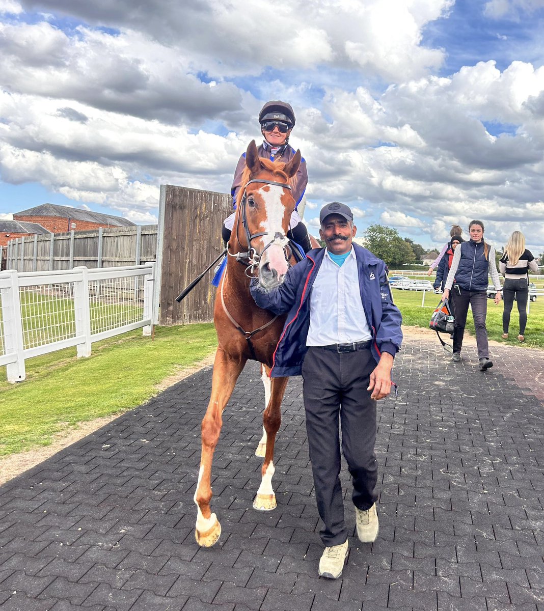 Archie_Watson's tweet image. WINNER Kuu wins at Leicester under a good ride from @HollieDoyle1. Well done to Ecurie Ama.Zingteam and to all the team at home! @donohoeblsk #winner #twoyearold #saxongate