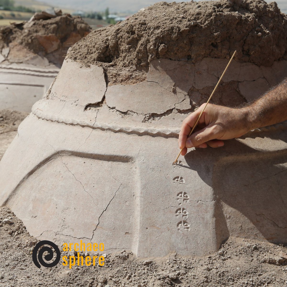 enarchaeosphere's tweet photo. Archaeologists in Van have unearthed 76 cuneiform-inscribed storage jars at Kevenli Fortress, revealing Urartian record-keeping, farming, and storage systems. https://t.co/2guSzefD3O