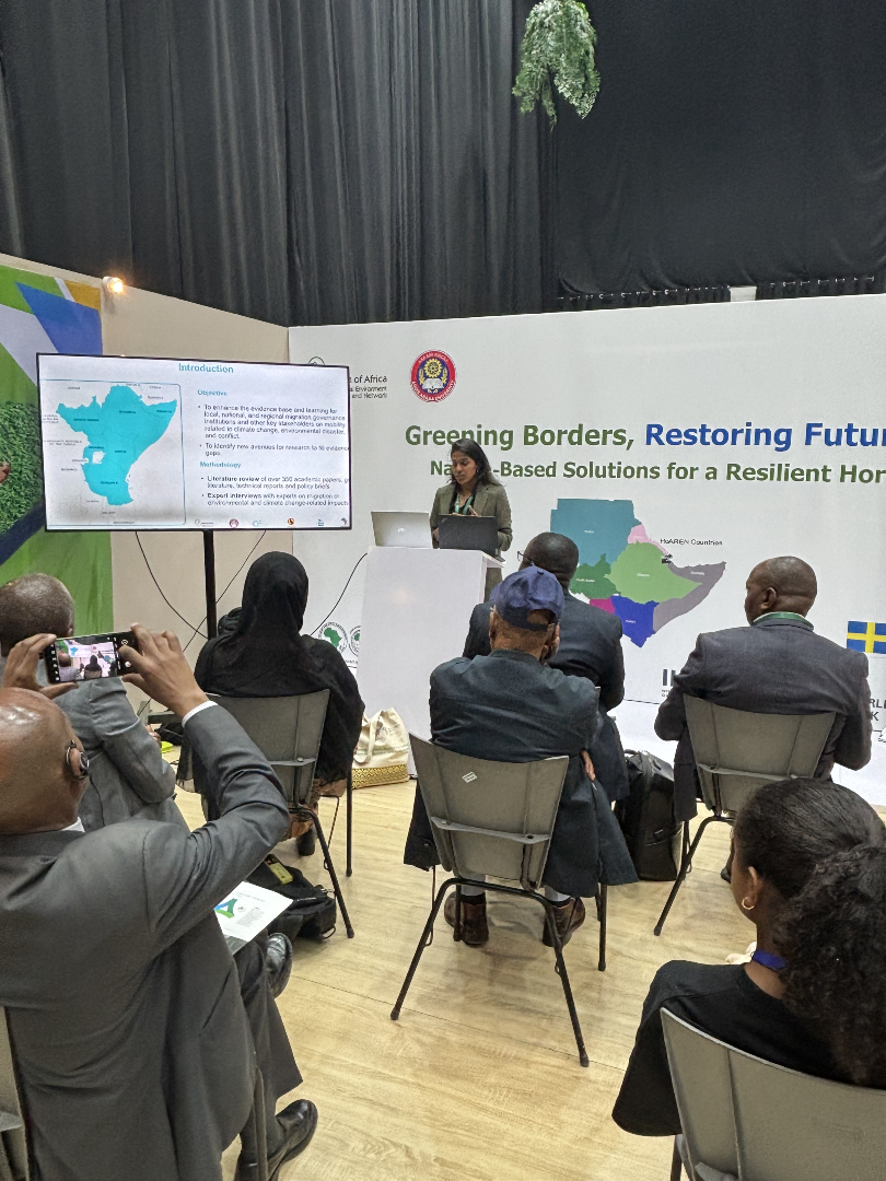 🌍 Today at the Africa Climate Summit in Addis Ababa, Lavina Ranjan from MMC ESA presented findings from our new MECMEA report. It explores how climate change, environmental degradation &amp; conflict are shaping mobility in the East &amp; Horn of Africa. 🧵⬇️
<a href="/ACS2ET/">Africa Climate Summit 2</a>
