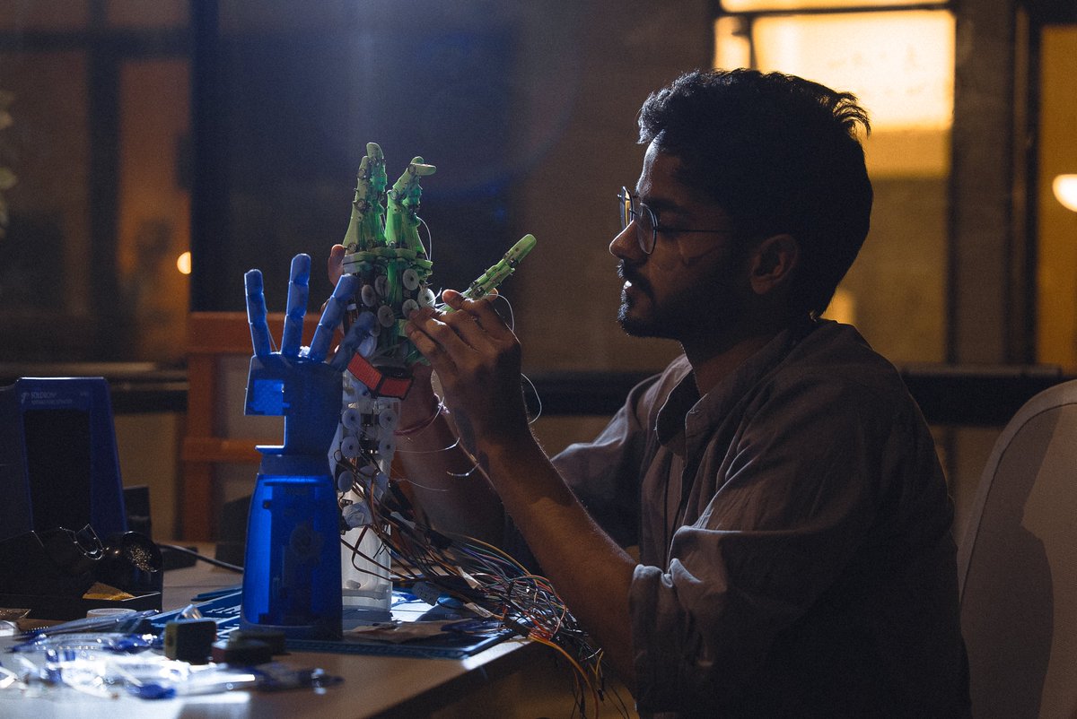 heliumrobotics's tweet image. A step closer to human–machine synergy 🦾