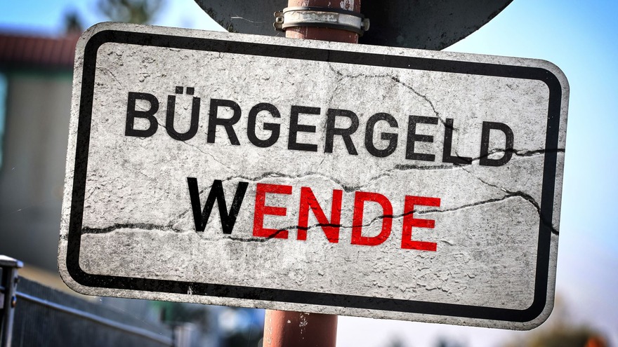phoenix_de's tweet photo. #phoenixrunde | Streit um Sozialreformen – #Bürgergeld runter, Steuern rauf?
Alexander Kähler diskutiert mit:
- @Janine_Wissler @dielinkebt​
- @SteffenBilger​ @cducsubt​
- Christine Dankbar @c_dankbar​ @fr​
- Max Haerder @wiwo​
📲 19 Uhr 📺 22:15 Uhr https://t.co/W3TnIvs24z