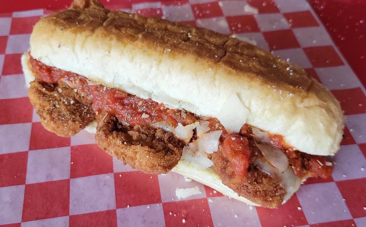 strongspizza's tweet image. Unleash your inner hero with our Chicken Parm Hero with fries! 🦸‍♂️ Crispy chicken, gooey cheese, and saucy goodness all in one mighty bite. 🍟 #StrongFlavor #PizzaPower