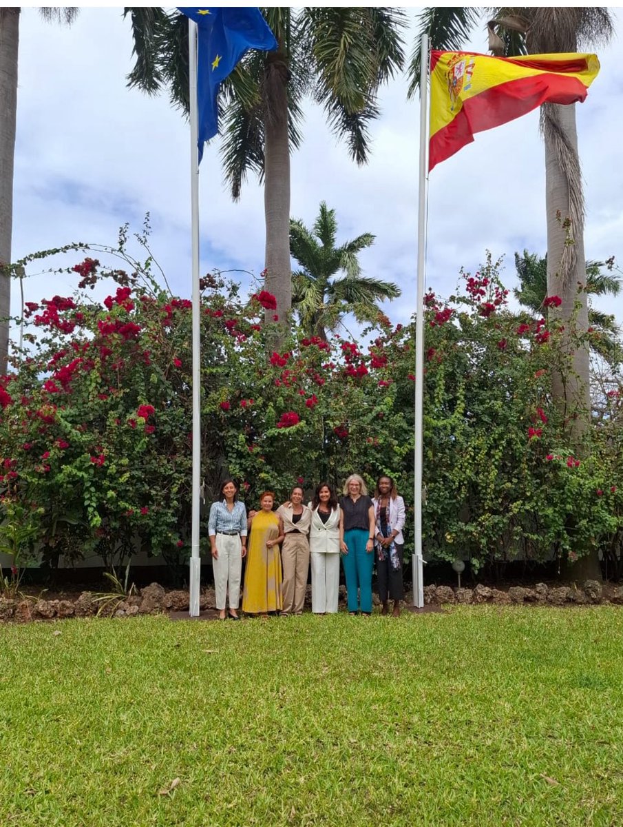 🇪🇸🤝🌍 Día del Cooperante

Honored to be received yesterday by Her Excellency Paloma Serra, Ambassador of Spain to Tanzania, together with fellow Spanish cooperants, to commemorate the Day of the Aid Worker 

#cooperantes #españa #tanzania #embajadadeespañaentanzania