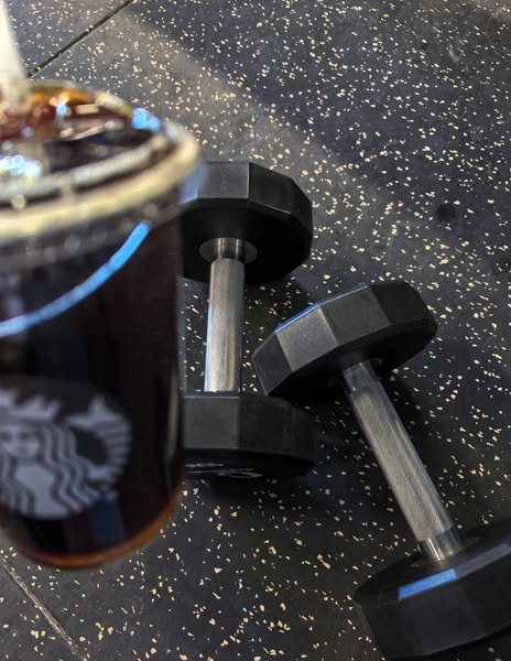 shyan613's tweet photo. Self-discipline and American style: the perfect fitness combo.
The same subtle bitterness.
The same freedom, unfettered freedom.
Feel the freedom of the soul.
Let's experience a million different lives!
#Fitness #AmericanIcedCoffee #CoffeeRefill #GymCheck-In https://t.co/Z5n558LORE