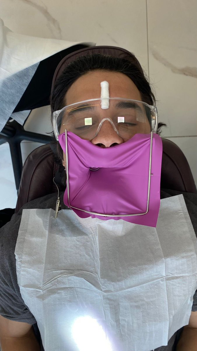 Um oi diferente por aqui, dente quebrou ahahaha...