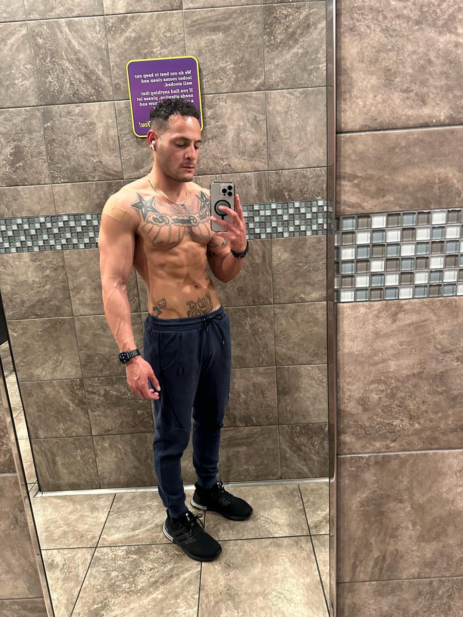 Good morning, sunshine! ☀️ Ready to tackle the day? 💪 #morningmotivation"