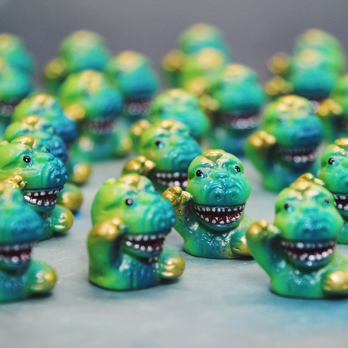 Otenkiya_sofubi's tweet photo. パチン怪獣 𝟮 期 𝗩𝗲𝗿. 🎰🌟🌳

また来週お会いしましょう✨

#お天気屋 
#otenkiya2023
#パチン怪獣 https://t.co/plqTNHGLYw