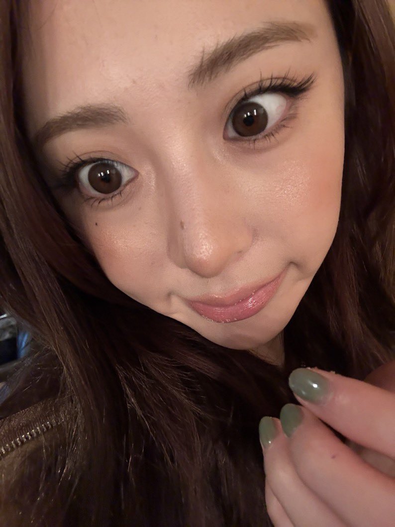 huhyunjinpics's tweet image. prettiest eyes ever omg😭😭😭