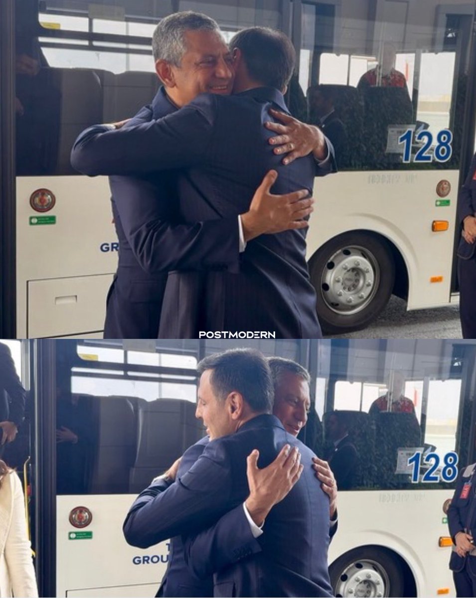 Gerçek bir sarılma. İnsan kardeşine, anasına, babasına böyle içten sarılır.