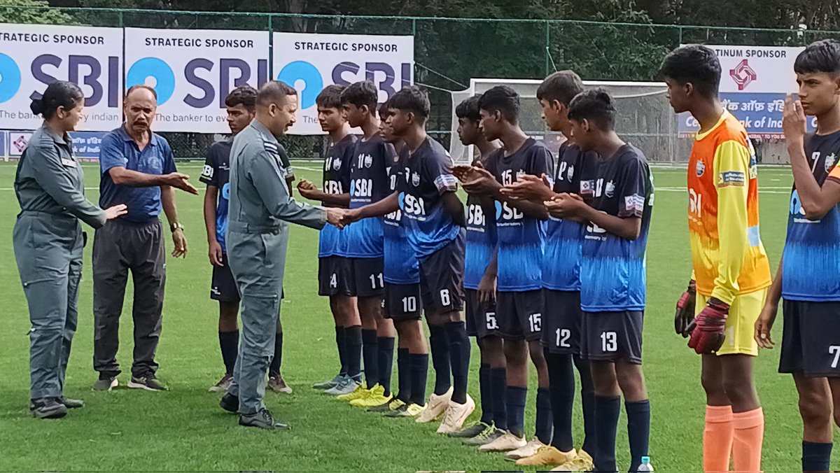 CupSubroto's tweet image. Bihar storms into the Final! 🔥⚽
Vidyachal International School (Bihar) defeat Madhya Pradesh’s River Side Natural School in Semi-Final 2 of the Sub Junior Boys (U-15) at the 64th Subroto Cup.

#SubrotoCup #Finalists #U15Football