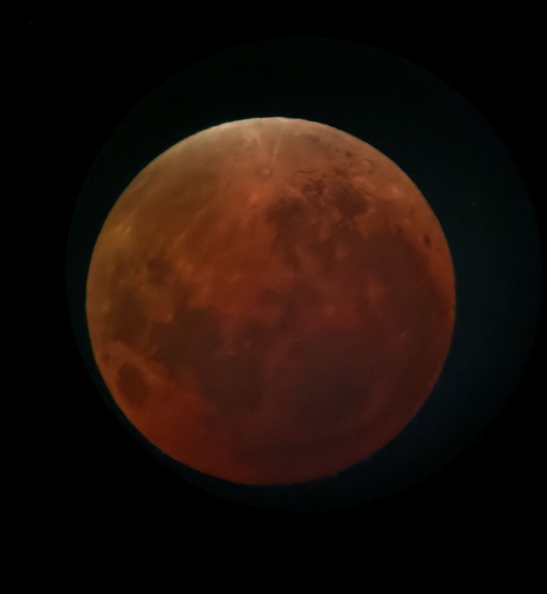 drbleufonce's tweet photo. Geçen günkü kanlı ay https://t.co/FaOGvAb1tB