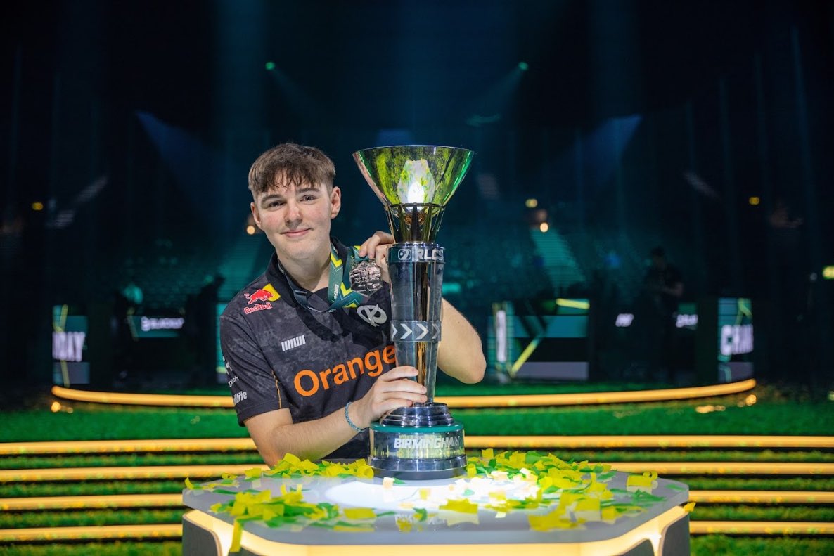 Vatira is a 3x RLCS Major winner, a 4x LAN Champion, and a 13x Regional Champion 🏅

He’s been one of the best for 4 years and has been on the top of EU ever since 🇫🇷

In my opinion, there’s no one that deserves this World Championship more than him 🏆