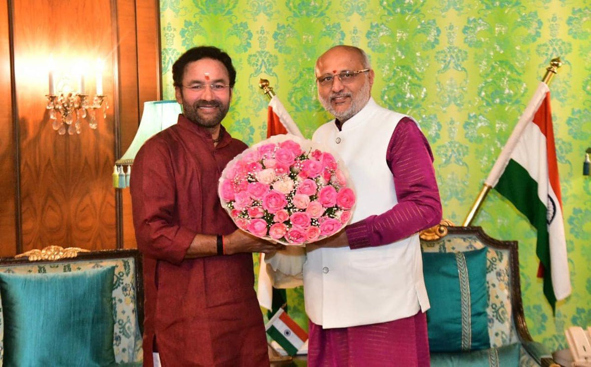 భారత 15వ ఉపరాష్ట్రపతిగా ఎన్నికైన శ్రీ చంద్రపురం పొన్నుస్వామి రాధాకృష్ణన్ గారికి హృదయ పూర్వక శుభాకాంక్షలు.
సాధారణ కార్యకర్తగా జీవితాన్ని ప్రారంభించి.. క్రమశిక్షణతో, అకుంఠిత దీక్షతో నమ్మిన సిద్ధాంతం కోసం అహర్నిశలు శ్రమించి ఇవాళ ఉపరాష్ట్రపతిగా విజయం సాధించిన మీ జీవితం స్ఫూర్తిదాయకం.