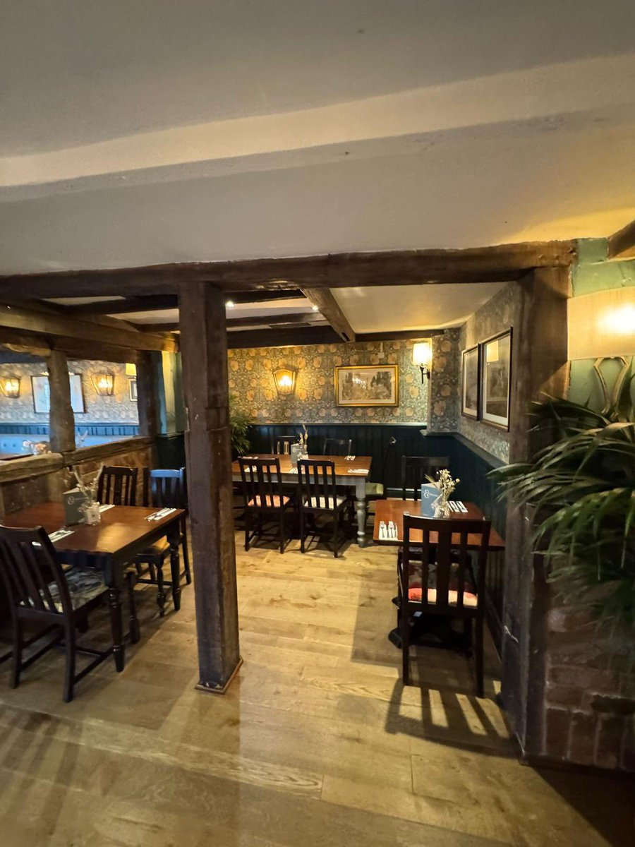 PDSDesignBuild's tweet image. We’re proud to have delivered the full refurbishment of The Smiths Arms in Harrogate, which included a complete internal refresh, a brand-new bar, and updated external decorations.

Another fantastic transformation and a great team effort all round!