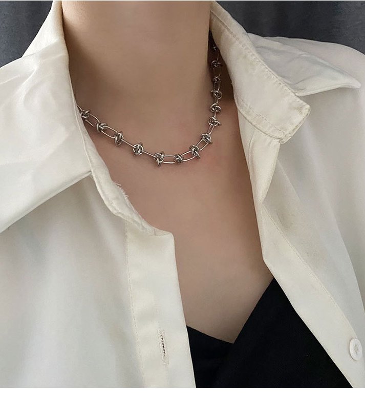 MoonyStore tweet media