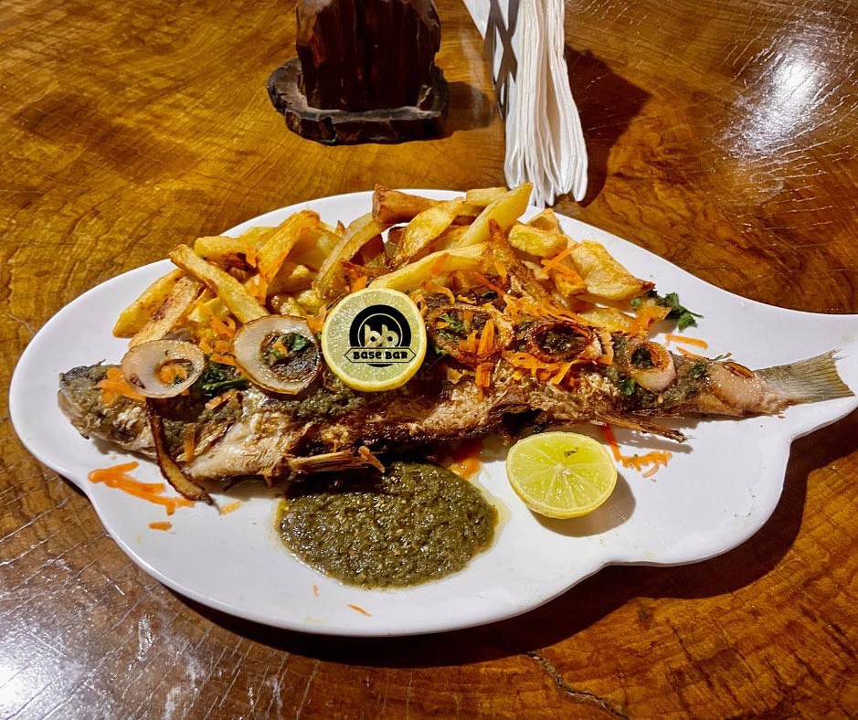 Sorti de l’eau hier matin à Kribi, dans votre assiette ce soir. Rdv à la Base Bar pour déguster des produits de la mer bien frais 🤤🤤🤤

#poissonbraisé #nkolndongo #yaounde