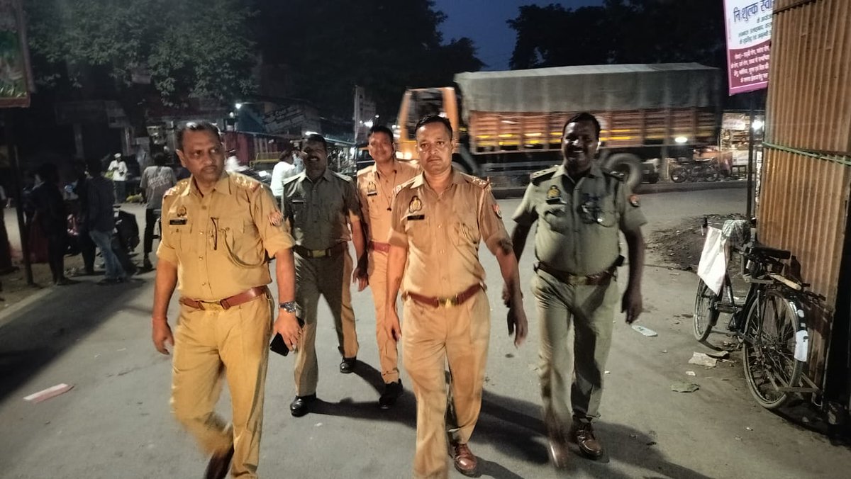 SULTANPUR POLICE (@sultanpurpolice) on Twitter photo рдкреБрд▓рд┐рд╕ рдЕрдзреАрдХреНрд╖рдХ рд╕реБрд▓рддрд╛рдирдкреБрд░ <a href="/ipskunwaranupam/">Kunwar Anupam Singh IPS</a> рдХреЗ рдирд┐рд░реНрджреЗрд╢рди рдерд╛рдирд╛ рдЬрдпрд╕рд┐рдВрд╣рдкреБрд░ рдкреБрд▓рд┐рд╕ рджреНрд╡рд╛рд░рд╛ рдЕрдкрдиреЗ рдерд╛рдирд╛ рдХреНрд╖реЗрддреНрд░ рдореЗрдВ рдкреБрд▓рд┐рд╕ рдмрд▓ рдХреЗ рд╕рд╛рде рдмрд╛рдЬрд╛рд░реЛрдВ/рдЖрд╕-рдкрд╛рд╕ рдХрд╕реНрдмреЛ рдХреЗ рдХреНрд╖реЗрддреНрд░ рдореЗрдВ рд╢рд╛рдиреНрддрд┐/рд╕реБрд░рдХреНрд╖рд╛ рд╡реНрдпрд╡рд╕реНрдерд╛ рдХреЛ рд╕реБрджреГрдв рдХрд░рдиреЗ рд╣реЗрддреБ рдкреИрджрд▓ рдЧрд╢реНрдд рдХрд┐рдпрд╛ рдЧрдпрд╛ ред #FootPatrolling рдкреБрд▓рд┐рд╕ рдЕрдзреАрдХреНрд╖рдХ рд╕реБрд▓рддрд╛рдирдкреБрд░ <a href="/ipskunwaranupam/">Kunwar Anupam Singh IPS</a> рдХреЗ рдирд┐рд░реНрджреЗрд╢рди рдерд╛рдирд╛ рдЬрдпрд╕рд┐рдВрд╣рдкреБрд░ рдкреБрд▓рд┐рд╕ рджреНрд╡рд╛рд░рд╛ рдЕрдкрдиреЗ рдерд╛рдирд╛ рдХреНрд╖реЗрддреНрд░ рдореЗрдВ рдкреБрд▓рд┐рд╕ рдмрд▓ рдХреЗ рд╕рд╛рде рдмрд╛рдЬрд╛рд░реЛрдВ/рдЖрд╕-рдкрд╛рд╕ рдХрд╕реНрдмреЛ рдХреЗ рдХреНрд╖реЗрддреНрд░ рдореЗрдВ рд╢рд╛рдиреНрддрд┐/рд╕реБрд░рдХреНрд╖рд╛ рд╡реНрдпрд╡рд╕реНрдерд╛ рдХреЛ рд╕реБрджреГрдв рдХрд░рдиреЗ рд╣реЗрддреБ рдкреИрджрд▓ рдЧрд╢реНрдд рдХрд┐рдпрд╛ рдЧрдпрд╛ ред #FootPatrolling