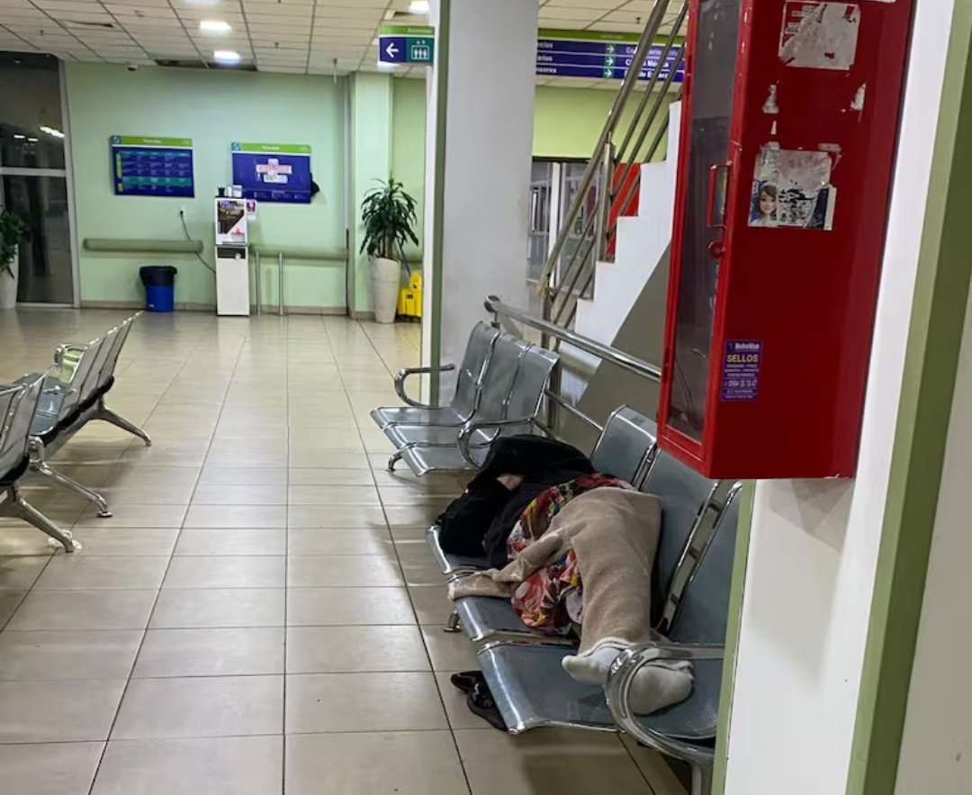 🔴"EL MEJOR SEGURO DEL MUNDO": ABUELITOS DEBEN "DORMIR" EN INGAVI PARA TENER TURNO EN CARDIOLOGÍA 

◾Adultos mayores con hipertensión y problemas cardíacos denuncian que deben pernoctar en el Hospital Ingavi del <a href="/IPSParaguay/">IPS Paraguay</a> para acceder a un turno en cardiología. Reclaman más