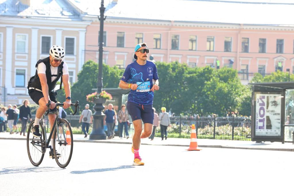 О, мама я в телевизоре... благодаря <a href="/nedeesposobnii/">ярослав самый быстрый бегун твиттера</a>