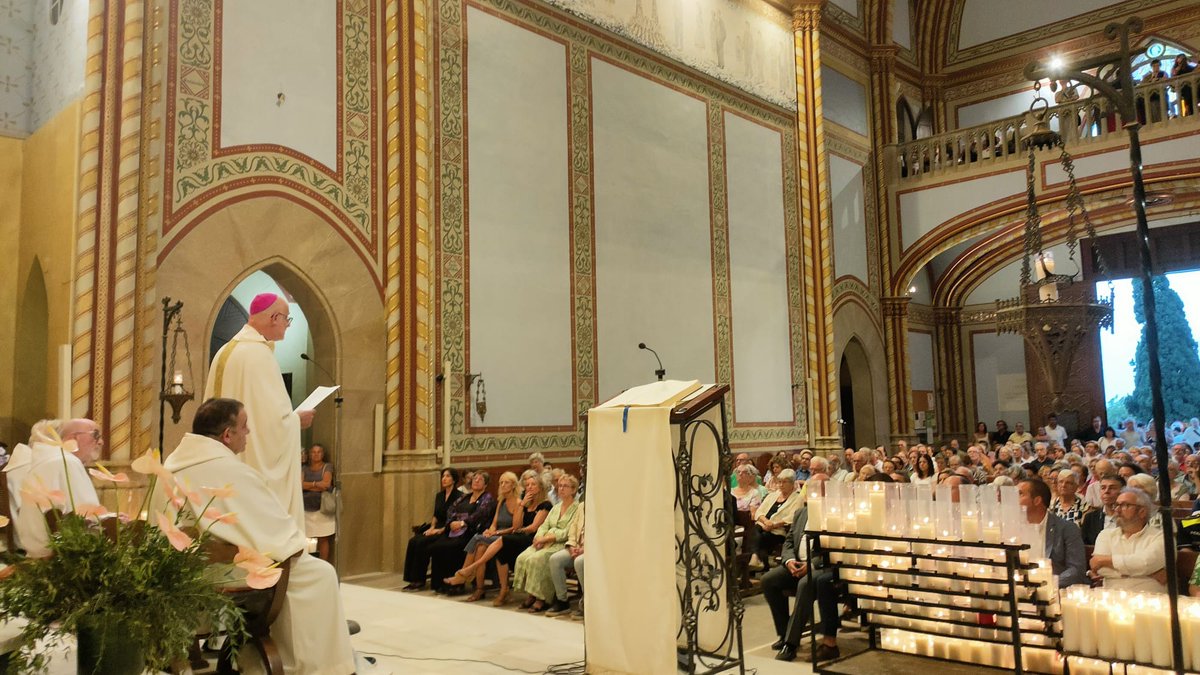 «Maria, plena de gràcia, és la primera en creure; ella, torbada i pensativa, és la capdavantera en la fe en Jesucrist».

Ahir dilluns, al santuari de la Mare de Déu de la Misercòrdia de Canet de Mar, amb motiu de la seva festivitat.