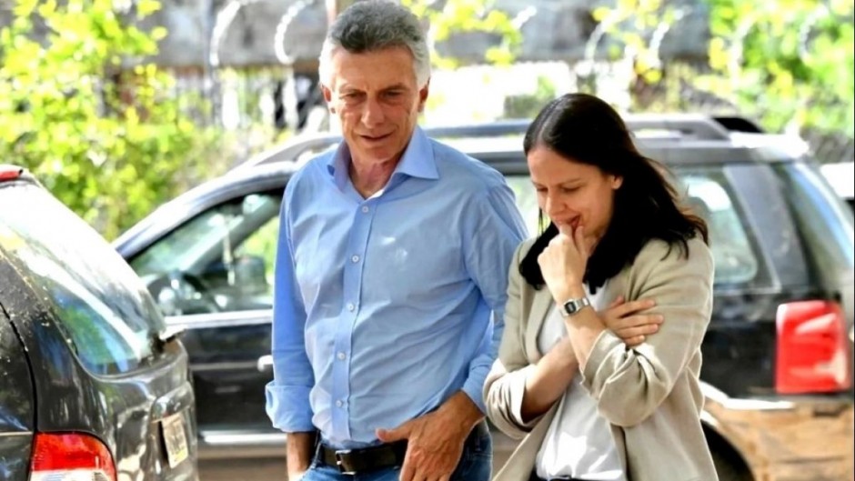 🟡 ¿LIMPIEZA EN EL PRO BONAERENSE?

Desde el entorno de la Intendenta de Vicente López, Soledad Martinez, aseguran que la dirigente se encargará de rearmar el PRO en el Provincia de Buenos Aires luego de la derrota de Ritondo como Presidente del partido.