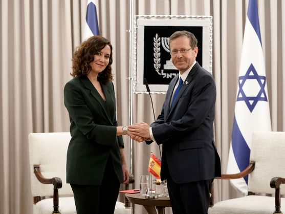 EscritorJCamara's tweet photo. Israel ha "ordenado"¿? a más de 1 millón de ciudadanos que abandonen #Gaza 😡
PP y Vox son cómplices de un #GENODICIO
Y #Abascal, #Feijóo, #Ayuso y #Almeida presumen de ello. 👇 https://t.co/JkHVTkE8eN