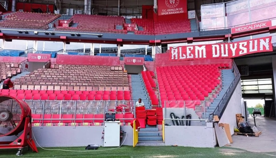 Güney tribününde bulunan fayanslar ve batı tribünündeki koltuklar yenileniyor #Samsunspor