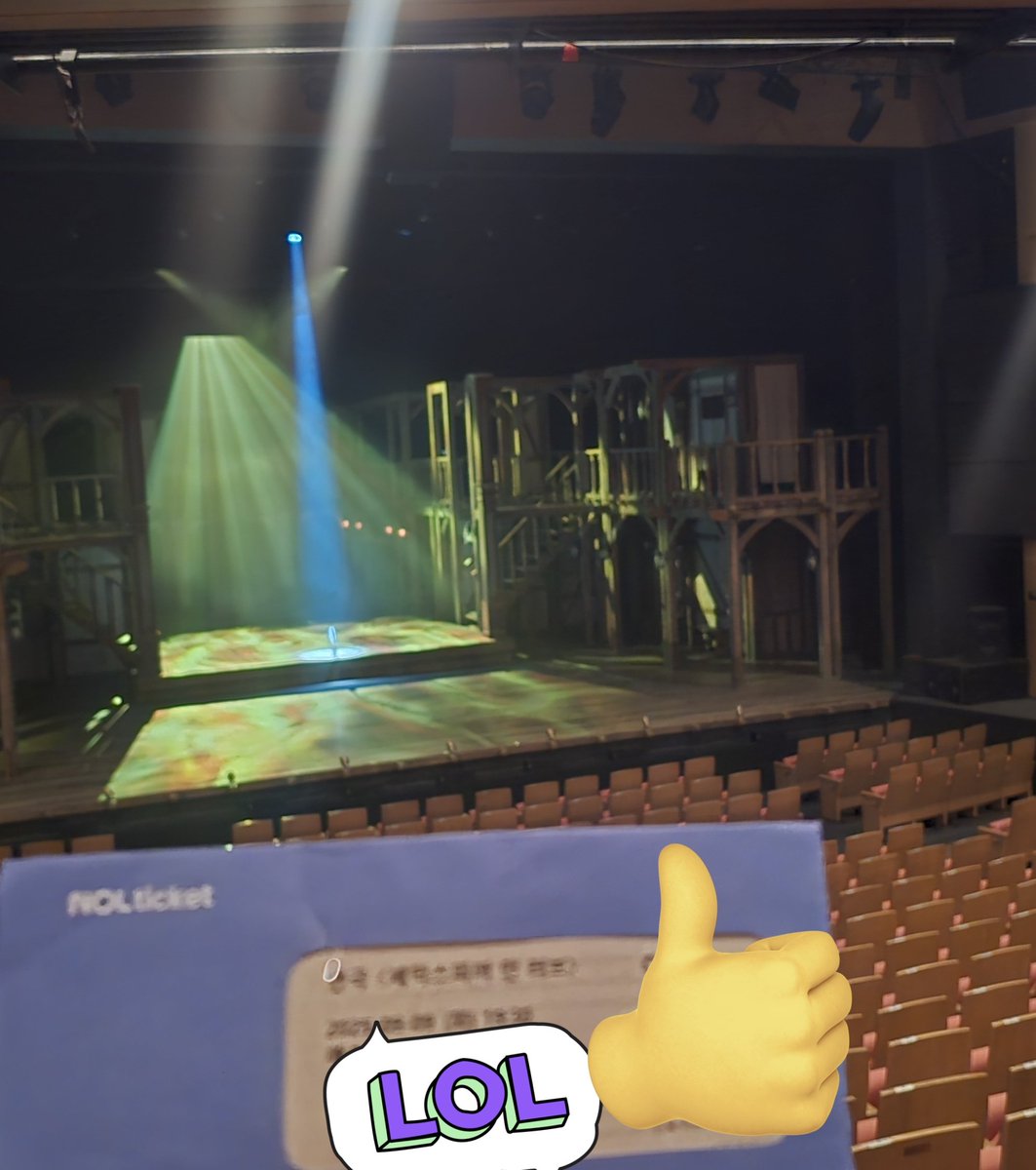 기립박수는 
치는 관객 또한
가슴이 벅차오르고
울컥하게 만드는것이었구나
특히 내가 가장 좋아하는
배우의 공연에 기립박수를
칠 수 있다는 것이 정말
감격스러운 일이었구나!!!!!

옹성우 진짜 오늘도 잘했어!!!
브라보!!! 셰익스피어인러브!!!