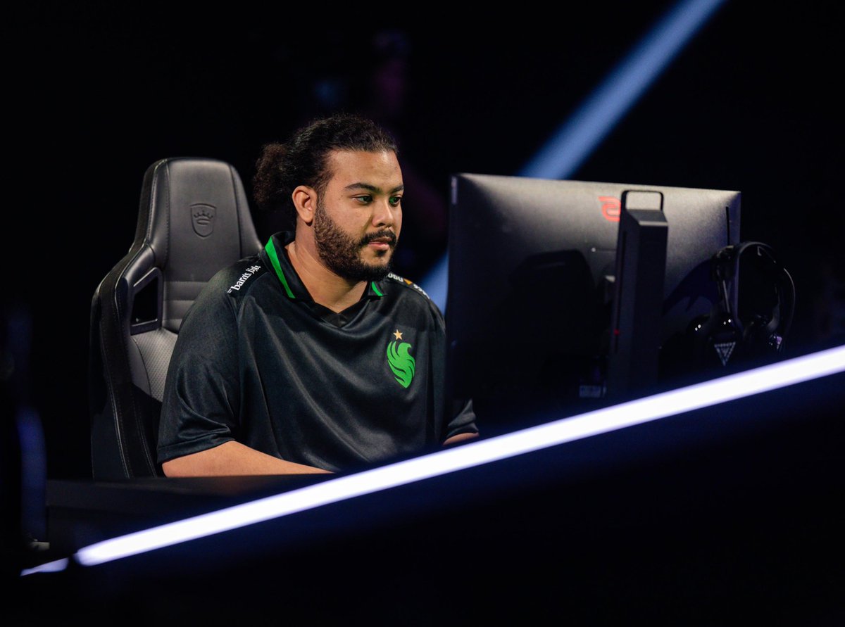 اليوم انتهى عقدي مع فريق <a href="/TeamFalconsGG/">Team Falcons</a> كانت فترة جميله وتعلمت فيها الكثير وشكرا لجمهور فالكونز على الدعم طول الفترة الي راحت دائما كنتم عون وسند،باذن الله نبدا موسم بشكل افضل ومانستغني عن دعمكم ودعواتكم🤍🤍