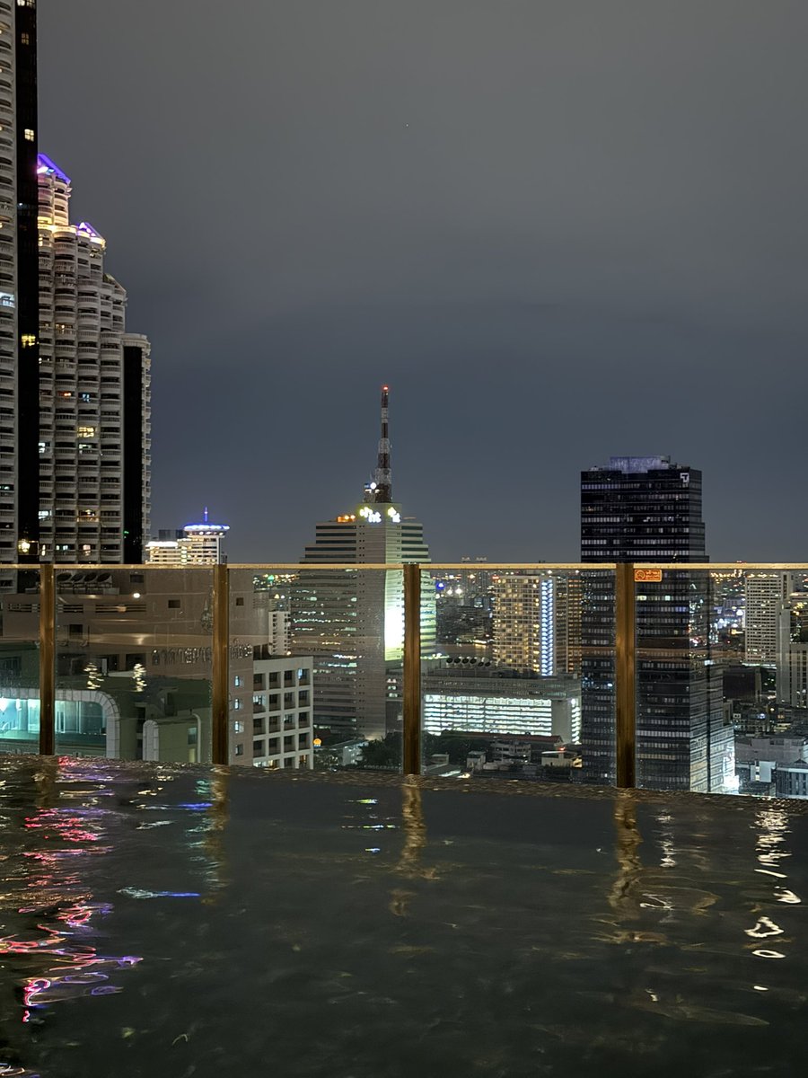 A veces desde un skyline a 7.000km te das cuenta: la distancia y el miedo que otros no pueden imaginar es tu nueva normalidad