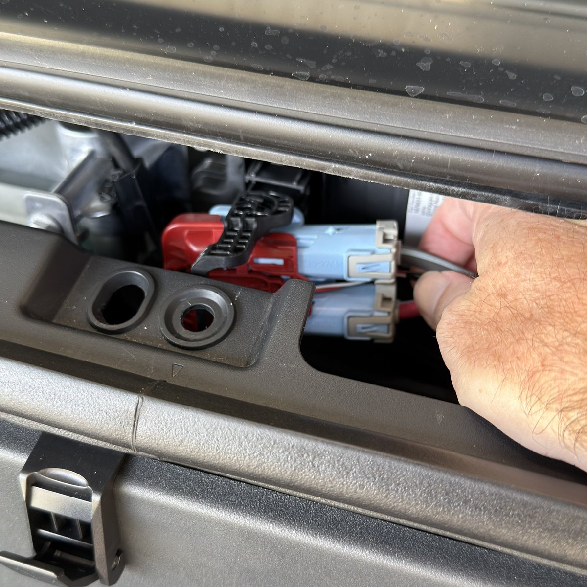 Abstract_Ocean's tweet image. Cybertruck peeps….ours is somewhat dead again this morning. No screen, no air and no gear shift from overhead panel (which is lit). Locks all function normally, main battery has a full (80%) charge. Scroll wheel reset does nothing, pulling the LV connector (in pic) in the frunk…