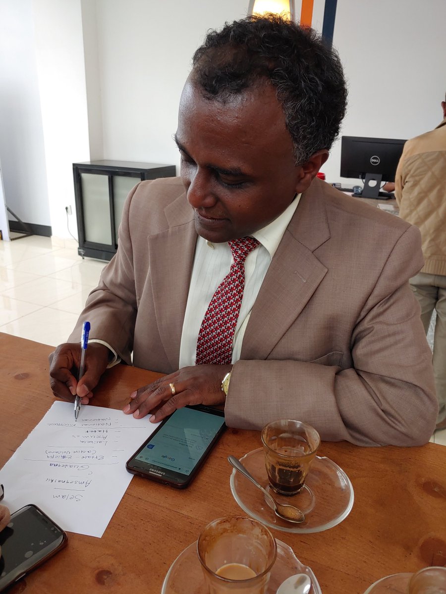 Cave03091's tweet image. 나 에티오피아 갔을 때 은행에서 환전했는데 한국인이라고 하니까 저~기 앉아있던 은행장(?) 아저씨가 쫓아오더니 ⬇️이 이야기를 그대로 읊으면서 갑자기 커피를 대접해주심. 그리고 갑자기 조퇴를 내시고(?) 근처 카페에서 에티오피아 근현대사강의를 시작해주심(그걸 다 듣고 있던 나)