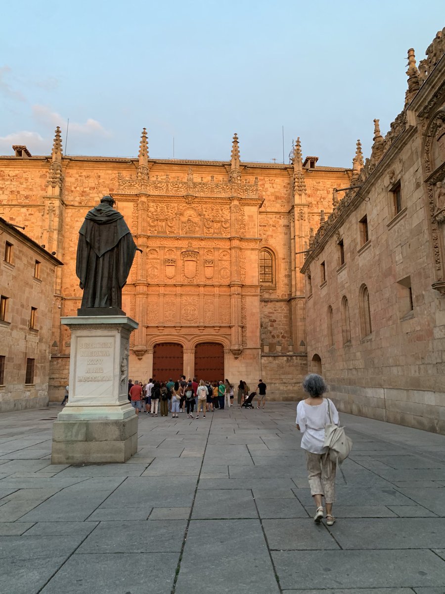 lga16f's tweet photo. @SAEanatomia exitoso XXXI Congreso en Salamanca compartiendo trabajo e inquietudes. https://t.co/LCXwDRpbmg