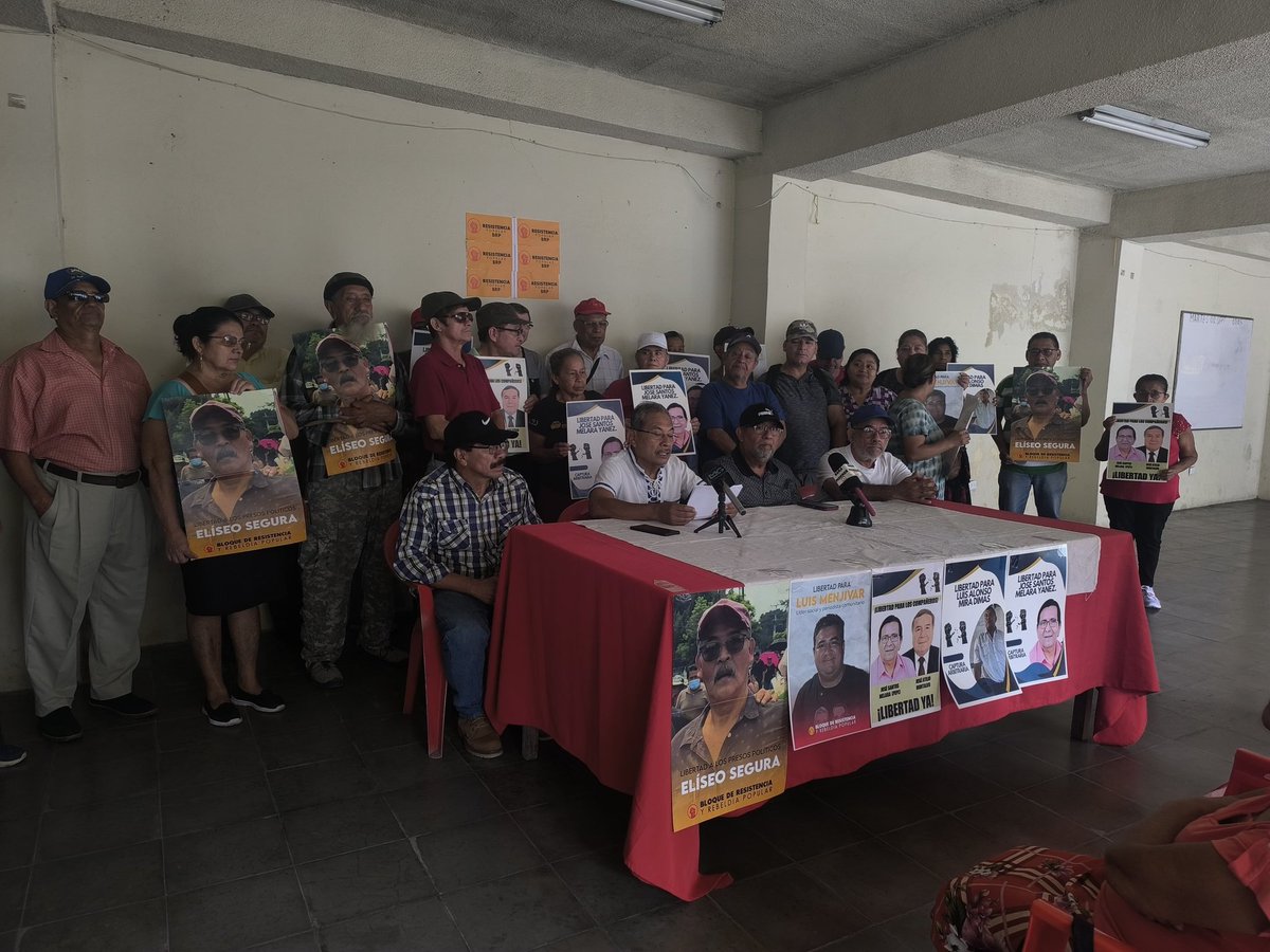 Conferencia de prensa de veteranos y veteranas de guerra convocando a la marcha del 15 de septiembre. ✊🏾📢

🔴 Vía Facebook: facebook.com/share/v/1EAz3T…