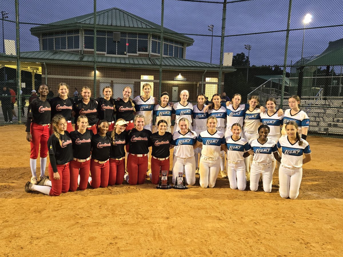 Unity2029Clark's tweet image. 🌟Junior Olympic Invitational Champions🌟 

We defended our title and are leaving as undefeated back-to-back CHAMPIONS of the 14U Junior Olympic Invitational! These girls were really good this weekend - strong hitting, great defense and pitchers/catchers were lights out!