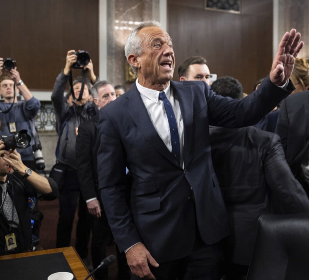 RedLineReportt's tweet image. 🚨BREAKING: There is a pressure campaign ramping up to try and pressure Secretary Robert F. Kennedy Jr. into resigning or into being outright fired.

They are concerned "answers" might come out and that he's causing "chaos"

Give me a THUMBS-UP👍, If you strongly support RFK Jr.