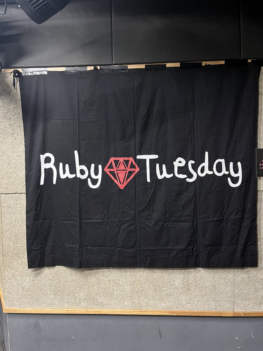 今日だから対バンできたって日になっていたら出演してくれたガラスの靴は落とさない、不眠旅行、YANK、年齢バンドの4組に今日来てくれた皆様に感謝です。
イベントはこれからも続くのでまた時が経って一緒になる日を作るために精進していきたいと思います！
ありがとうございました！
（派手な人）