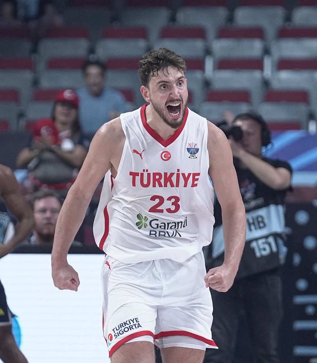 EUROBASKET’TE YARI FİNALDEYİZ! 🇹🇷 

Maç Sonucu | Türkiye 91-77 Polonya

ADIM ADIM GELİYORUZ..
TEBRİKLER MİLLİ TAKIM! 👏🏻

#GençFenerbahçeliler