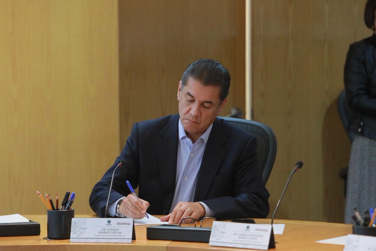 En reunión de la Junta de Coordinación Política estamos revisando y acordando los asuntos para las sesiones de esta semana en la <a href="/Mx_Diputados/">H. Cámara de Diputados</a>