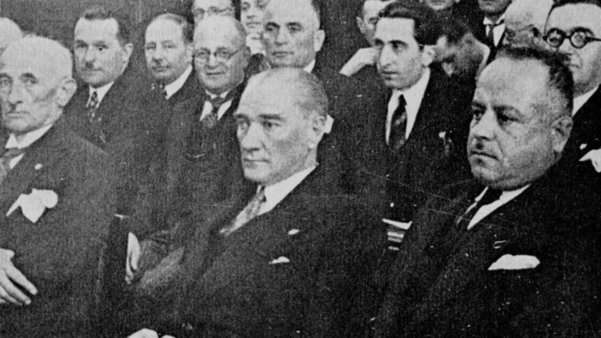 throwbacktr's tweet photo. 🌕 9 Eylül 1923

📌 Mustafa Kemal Atatürk, Cumhuriyet Halk Partisi'ni kurdu. https://t.co/aYgSxG65ne