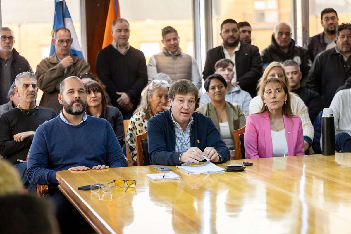 gustavomelella's tweet photo. ✔️Inversión histórica para el desarrollo energético fueguino: #Ushuaia tendrá una nueva central eléctrica de última generación.

Firmamos el contrato para la construcción de una nueva central eléctrica, una de las inversiones energéticas más relevantes de los últimos años. https://t.co/NsjwNy4iAQ