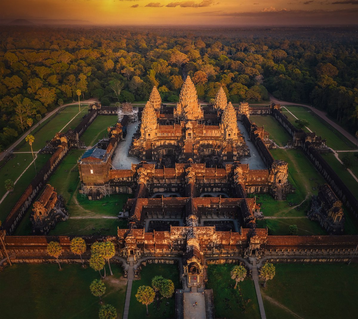 jacobincambodia's tweet photo. Built 900 years ago, still unmatched. Angkor Wat at sunset, Cambodia’s timeless wonder. https://t.co/1C7nVcPtcp